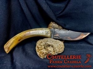 Couteau Corse traditionnel de berger Modèle Cazorla avec Lame Damas Cuivre Nickel 09102512 – Image 3