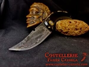 Couteau Corse traditionnel de berger Modèle Cazorla avec Lame Damas de poche 23012604S