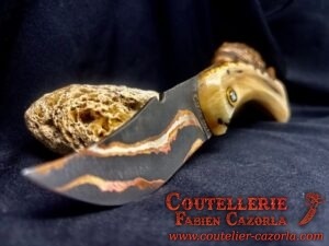 Couteau Corse traditionnel de berger Modèle Cazorla avec Lame Damas Cuivre Nickel 09102521