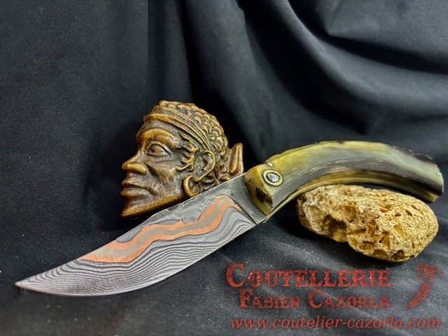 Couteau Corse traditionnel de berger Modèle Cazorla avec Lame Damas Cuivre Nickel 08112503