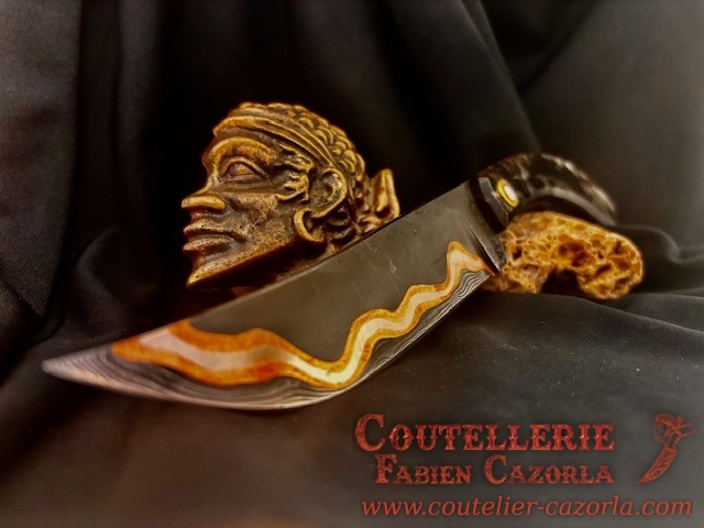 Couteau Corse traditionnel de berger Modèle Cazorla avec Lame Fixe Damas Cuivre Nickel 19112501