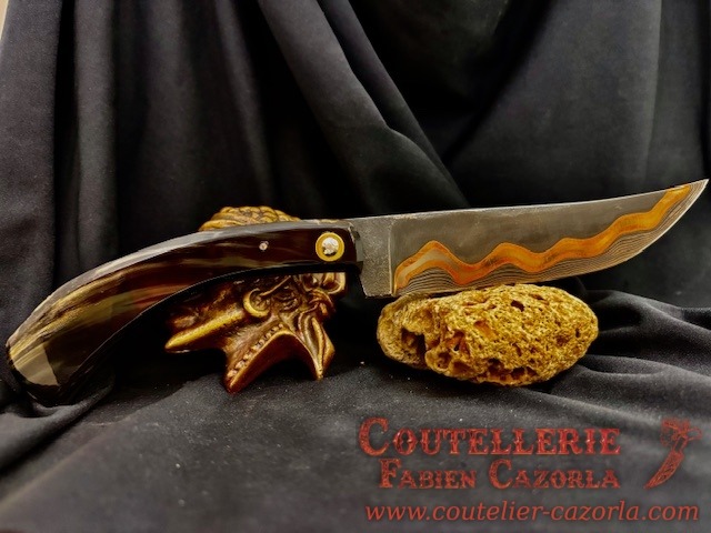 Couteau Corse traditionnel de berger Modèle Cazorla avec Lame Fixe Damas Cuivre Nickel 19112501 – Image 2