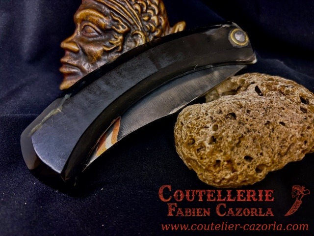 Couteau Corse traditionnel de berger Modèle Cazorla avec Lame Damas Cuivre Nickel 0512251S – Image 6