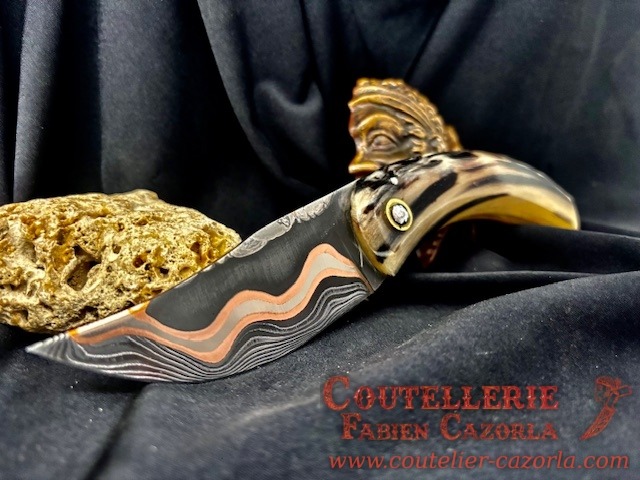 Couteau Corse traditionnel de berger Modèle Cazorla avec Lame Damas Cuivre Nickel 22112502