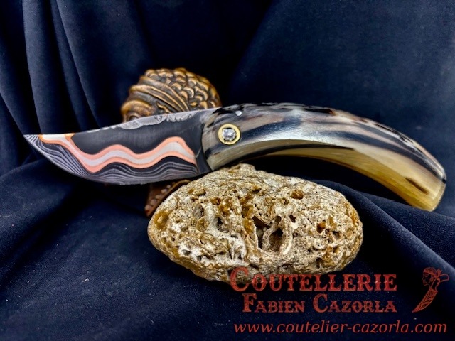 Couteau Corse traditionnel de berger Modèle Cazorla avec Lame Damas Cuivre Nickel 22112502 – Image 2