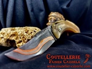 Couteau Corse traditionnel de berger Modèle Cazorla avec Lame Damas Cuivre Nickel 22112504