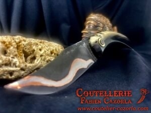 Couteau Corse traditionnel de berger Modèle Cazorla avec Lame Damas Cuivre Nickel 22112506