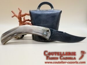 Couteau Corse traditionnel de berger Modèle Cazorla avec Lame Damas 04072602