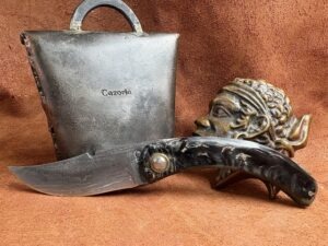 Couteau Corse traditionnel de berger Modèle Cazorla avec Lame Damas petit modèle 02102602