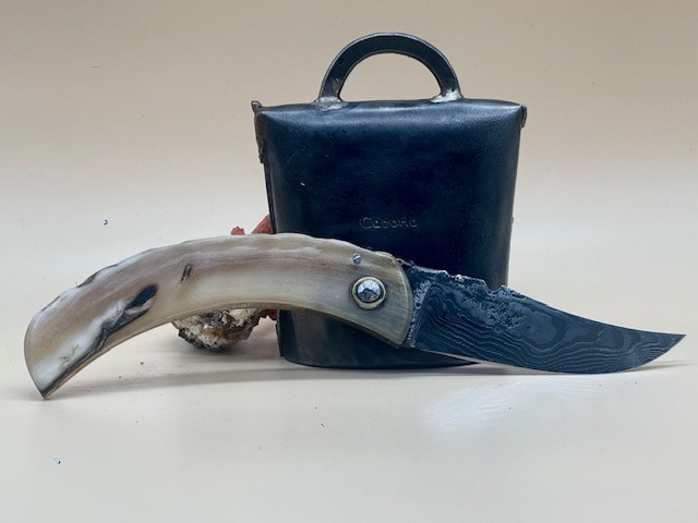 Couteau Corse traditionnel de berger Modèle Cazorla avec Lame Damas 26062622